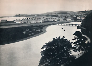 Wicklow - Vista general de la ciudad y el río, 1895