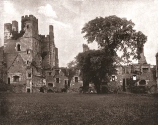 Wingfield Manor, cerca de Alfreton, Derbyshire, 1894