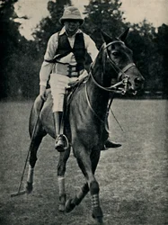 Winston Churchill jugando polo, 1920s, 1945