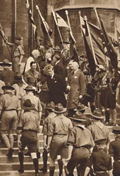 Con Boy Scouts en Windsor, 1937