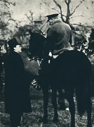 Con el Rey Jorge V en ejercicios militares, 1913, 1945