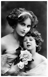 Mujer y niño, c1900-1919