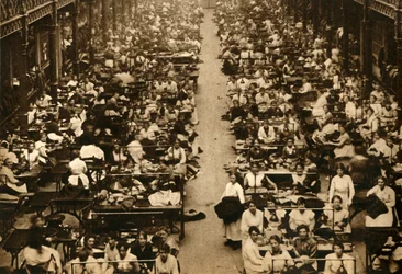 Mujeres trabajando en la Fábrica de Ropa del Ejército Real, Primera Guerra Mundial, 1914-1918, 1933