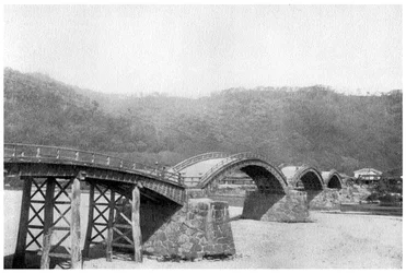 Puente de madera en Iwakuni, Japón, 1904