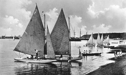 Navegando en la bahía, Durban, Sudáfrica