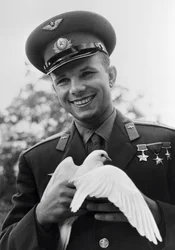 Yuri Gagarin, cosmonauta ruso, c1963-c1964