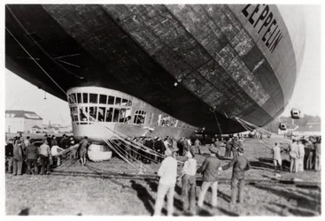 Zeppelin LZ 127 Graf Zeppelin después del aterrizaje, 1933