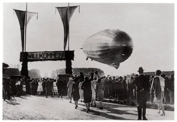 Zeppelin LZ 127 Graf Zeppelin aterrizando en Friedrichshafen, Alemania, 1933