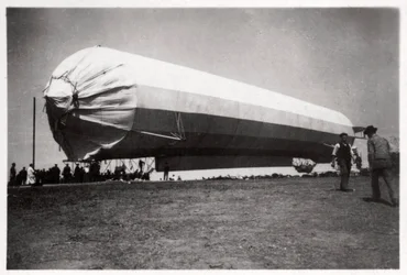 Zeppelin LZ 5 en Goeppingen, Alemania, 1909