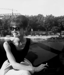 Actriz Audrey Hepburn en el set de la película "Paris When It Sizzles" 13 de julio de 1962