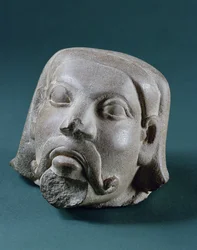 Cabeza de arenisca pulida de un extranjero, Sarnath, siglo III a.C.