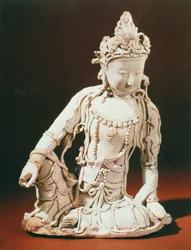 Figura de Arolo Kites Vara de Ching-te-Chen con esmalte blanco, Dinastía Yuan, finales del siglo XIII-principios del siglo XIV