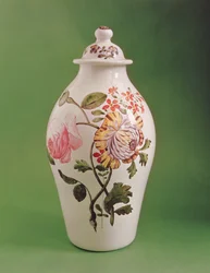 Jarra de vidrio opaco blanco con forma de potiche chino, c.1760