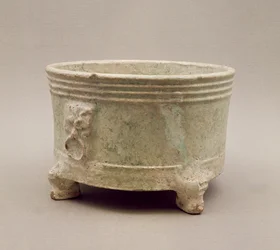 Vasija trípode de barro, dinastía Han, 25-220 d.C.