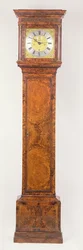 Reloj de pie georgiano con caja de nogal burr, siglo XVIII
