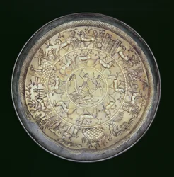 Plato de plata dorada de la tumba de Bernardini en Praeneste