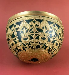Trabajo de oro calado para un cuenco barnizado de Schwazenbrach, arte celta, siglo V a.C.