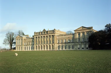 Heveningham Hall, Vista del exterior, construido c.1778 por Robert Taylor 1714-88, Suffolk, Reino Unido