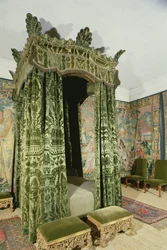 Interior de Hardwick Hall, Derbyshire, mostrando la Cámara Verde con muebles y colgaduras originales del siglo XVI (H8044)