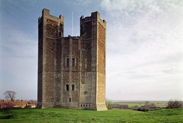 Castillo de Orford, Vista exterior del torreón (1165-72), Suffolk, Reino Unido