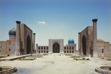 Registán, con las tres madrasas religiosas musulmanas