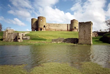 Castillo de Rhuddlan, Vista exterior, Escuela Inglesa, (siglo XIII), Gales del Norte, Reino Unido