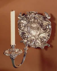 Candelabro, luz única, en estilo anglo-holandés del período de la Restauración. 1668-90