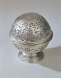 Caja de jabón, parte de un conjunto con jarra y palangana, por Francis Riel, París, 1771