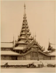 El Myei-nan o Sala de Audiencia Principal en el palacio de Mandalay, Birmania, finales del siglo XIX