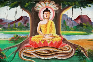 20151102, Vang Vieng, Laos: Pintura que representa la historia de la vida de Buda Shakyamuni. Buda sentado en la pose de meditación bajo el árbol Bodhi