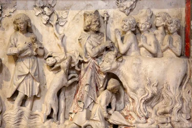 Basílica de San Denis, bajo relieve, representación de una multitud rezando cuando el rey pasaba, Saint-Denis, Francia