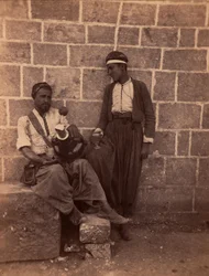 Comerciantes de limonada de Beirut. Fotografía de Charles Lallemand (1826-1904) en "Siria, trajes, viajes y paisajes". 1865. Colección privada.