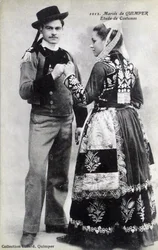 Novios de Duimper, principios del siglo XX (tarjeta postal)