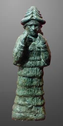 Figurilla de bronce de la diosa guardiana LAMA, Mesopotamia c.2035-1794 a.C.