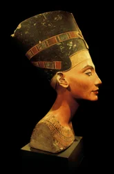 Busto de la reina egipcia Nefertiti