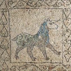 Cuarta Cruzada, fragmentos de mosaicos de pisos que representan un unicornio
