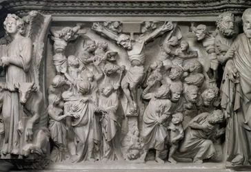 Escena de la Crucifixión: detalle del relieve de la parte superior del púlpito hexagonal diseñado por Giovanni Pisano (1245-1329), c.1297 (mármol) (detalle de 77020)