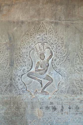 Relieve de Apsara danzante en el muro exterior occidental, Angkor Wat, Camboya (foto)