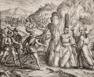 Descripción de los crímenes infligidos a los indios por los colonos españoles - Conquistadores quemando en la hoguera a un indio que se negó a convertirse a la fe católica. Religioso de la Orden Franciscana (grabado)