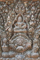 Detalle de un dintel con la figura de posiblemente Indra sobre Kala, estilo Baphuon