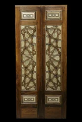 Puerta con decorado de estrellas. Egipto, El Cairo, circa 1380-1420. Madera de palo de rosa, jujubier, ébano, marfil. Museo del Louvre