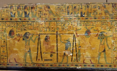 Egipto: detalle del sarcófago de Khonsoure, que representa a la diosa Nut y el peso del alma del difunto. Museo de Arqueología del Mediterráneo, Marsella