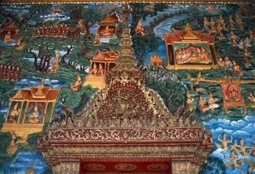 Fresco y detalle arquitectónico, Wat That, gran estupa sagrada reconstruida en el siglo XX, Luang Prabang (Lista del Patrimonio Mundial de la Unesco)