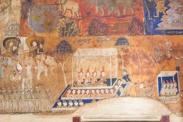 Frescos que adornan las paredes de Wat Bo con escenas del Reamker, Siem Reap, Camboya (foto)