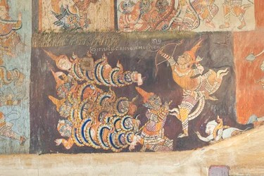 Frescos que adornan las paredes de wat Bo y representan escenas del Reamker, Siem Reap, Camboya (foto)