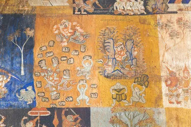 Frescos que adornan las paredes de wat Bo y representan escenas del Reamker, Siem Reap, Camboya (foto)