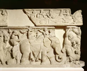 Retorno triunfal de Dionisos (detalle mostrando un elefante), relieve de sarcófago, griego, siglo II