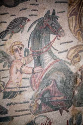 Sala de Arion. Escena marina. Criaturas marinas. Nereidas y tritones. Siglo III - IV. Villa Romana del Casale, Sicilia. Sitio UNESCO.