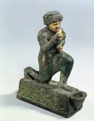 Hammurabi, rey de Babilonia, rezando ante un árbol sagrado, c.1750 a.C.