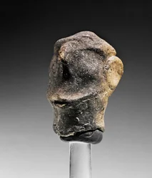 Cabeza de figura masculina